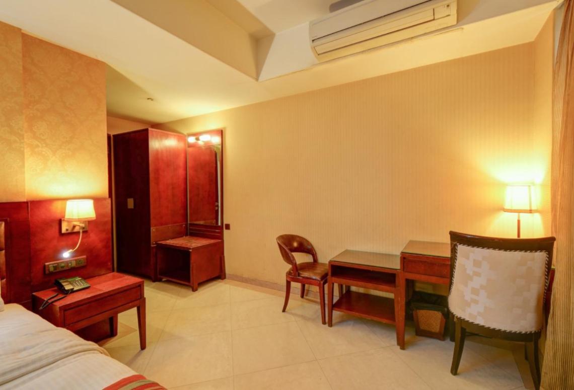 Hotel Rk Regency Amhedabad Dış mekan fotoğraf